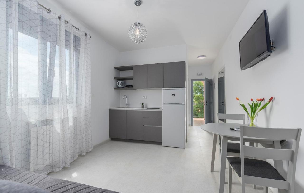 Apartments Zrnic 포레치 객실 사진